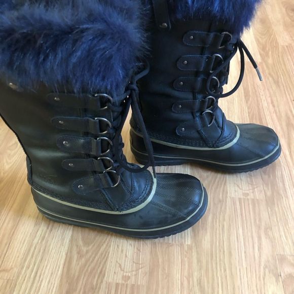 Sorel Black Lace Up Boots with Blue Fur Trim - Picture 8 of 13